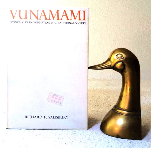 Image for Vunamami: Economic Transformation in a Traditional Vunamami: Economic Transformation in a Traditional