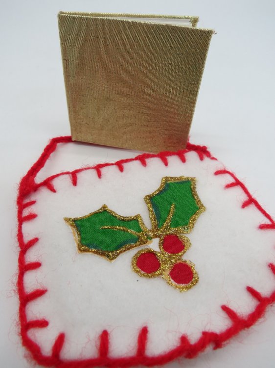 POCKETS (MACRO MINIATURE BOOK) ; Full of Christmas Cheer