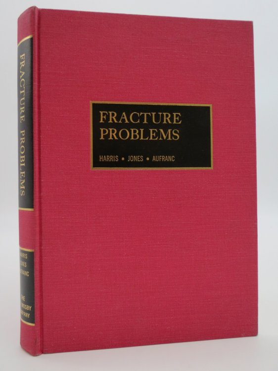 Image for FRACTURE PROBLEMS. PROBLEM CASES FROM FRACTURE GRAND ROUNDS AT THE MASSACHUSETTS GENERAL HOSPITAL. FRACTURE PROBLEMS. PROBLEM CASES FROM FRACTURE GRAND ROUNDS AT THE MASSACHUSETTS GENERAL HOSPITAL.