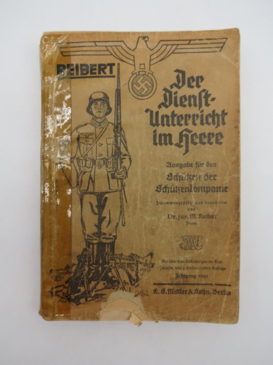 DER DIENST-UNTERRICHT IM HEERE 1941; Ausgabe Fr Den Schtzen Der Schtzenkompanie. Zusammengestellt Und Bearbeitet Von W. Reibert. Mit ber 500 Abbildungen Im Text Und 10 Mehrfarbigen Tafeln.