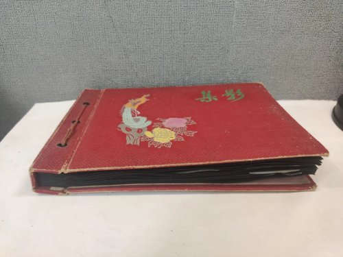 Original Chinese family photo album . 106 sheets . China photos . 1950s-1970s