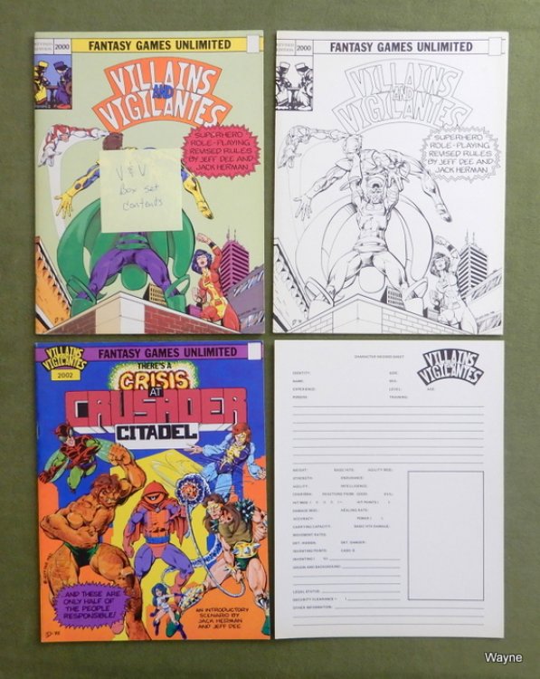 Villains & Vigilantes RPG 2nd - WORN PLAY SET NO BOX FGU Fantasy Games Unlimited 2001
