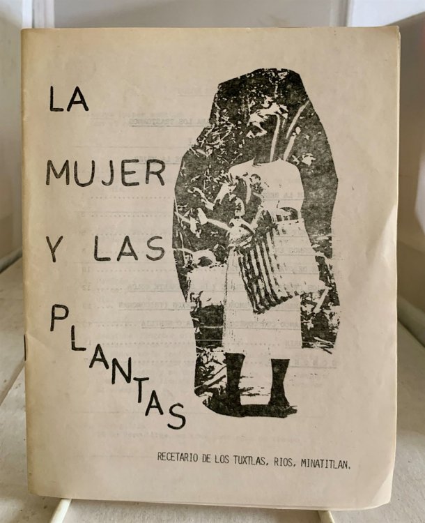 La Mujer Y Las Plantas (The Women and the Plants) ; Plantas Para Los Trastornos Y Enfermedades De La Mujer (Plants for the Disorders and Sicknesses of the Female)