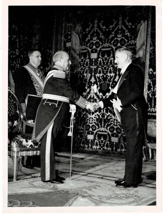 Image for SOUVENIR ALBUM PRESENTED TO LINCOLN MACVEAGH by the SPANISH MINISTRY OF FOREIGN AFFAIRS Memorializing his Presentation of Credentials as Ambassador to Spain, Together with a CONGRATULATORY LETTER FROM JUAN III and ORIGINAL PHOTOGRAPHS by CAMPUA. SOUVENIR ALBUM PRESENTED TO LINCOLN MACVEAGH by the SPANISH MINISTRY OF FOREIGN AFFAIRS Memorializing his Presentation of Credentials as Ambassador to Spain, Together with a CONGRATULATORY LETTER FROM JUAN III and ORIGINAL PHOTOGRAPHS by CAMPUA.