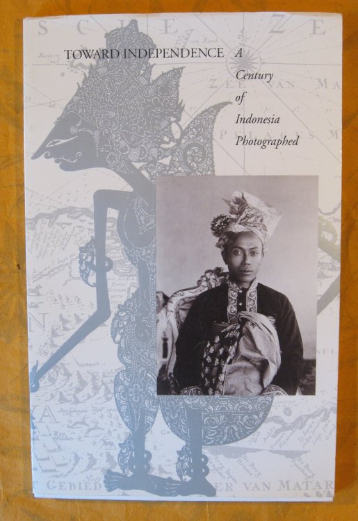 Image for Toward Independence: A Century of Indonesia Photographed Toward Independence: A Century of Indonesia Photographed