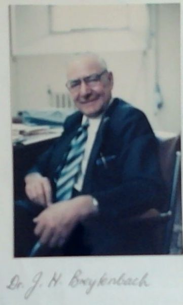 GESKIEDENIS VAN DIE TWEEDE VRYHEIDSOORLOG IN SUID-AFRIKA, 1899-1902, uitgegee op las van die Minister van Nasionale Opvoeding en onder toesig van die departement Geskiedenis van di Universiteit van Pretoria ( Signed twice by the author J.H Breytenbach, under His Photograph and on the Title page)