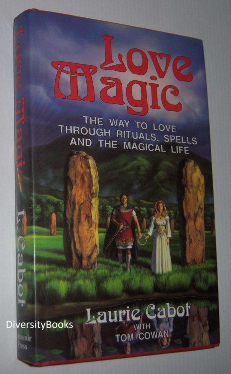 LOVE MAGIC : The Way to Love Through Rituals, Spells and the Magical Life