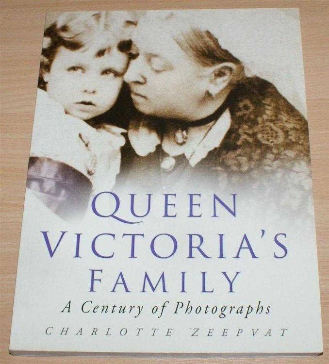 Image for Queen Victoria's Family: A Century of Photographs 1840-1940 Queen Victoria's Family: A Century of Photographs 1840-1940