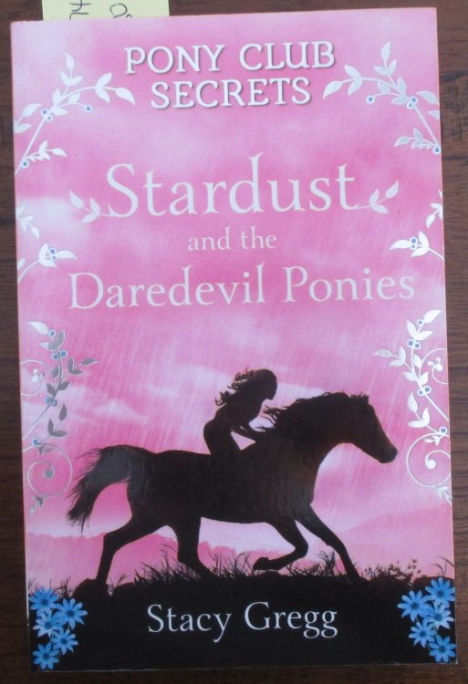 Stardust and the Daredevil Ponies: Pony Club Secrets