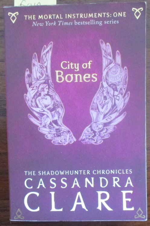 City of Bones: The Mortal Instruments (#1)