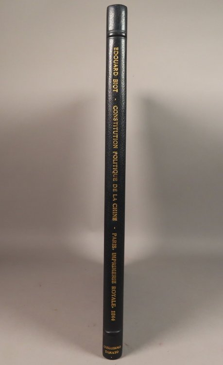 Memoire sur la Constitution Politique de la Chine au XII Siecle Avant Notre Ere. Extrait du tome II de la 1 serie des memoires presentes par dives savants a l'academie des inscriptions et belle-lettres.