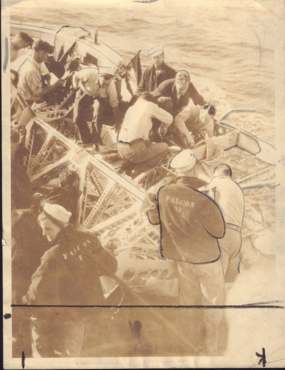 USS Falcon's 1933 recovery of Zeppelin/Dirigible USS Akron Photograph