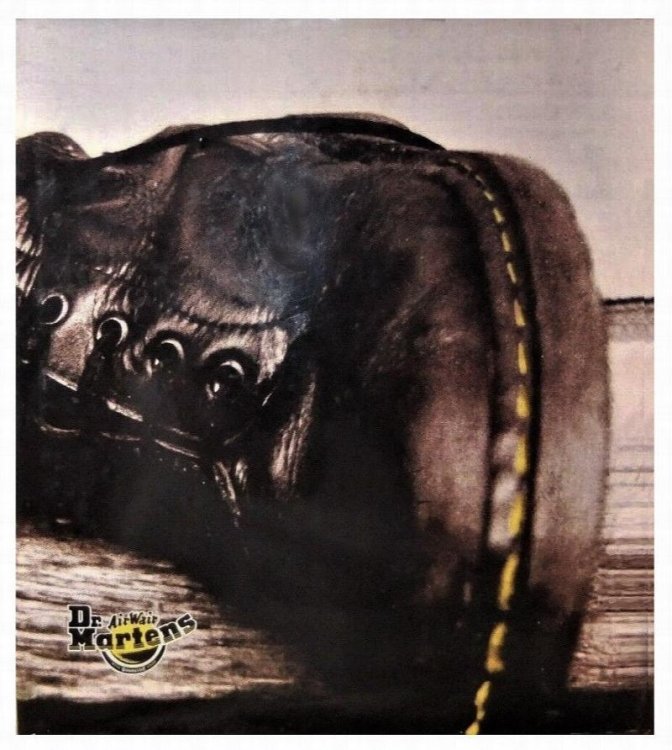 DR MARTENS, AIR WAIR WITH BOUNCING SOLES