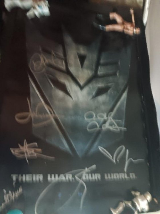 TRANSFORMERS POSTER SIGNED BY EVERYONE,yo!!