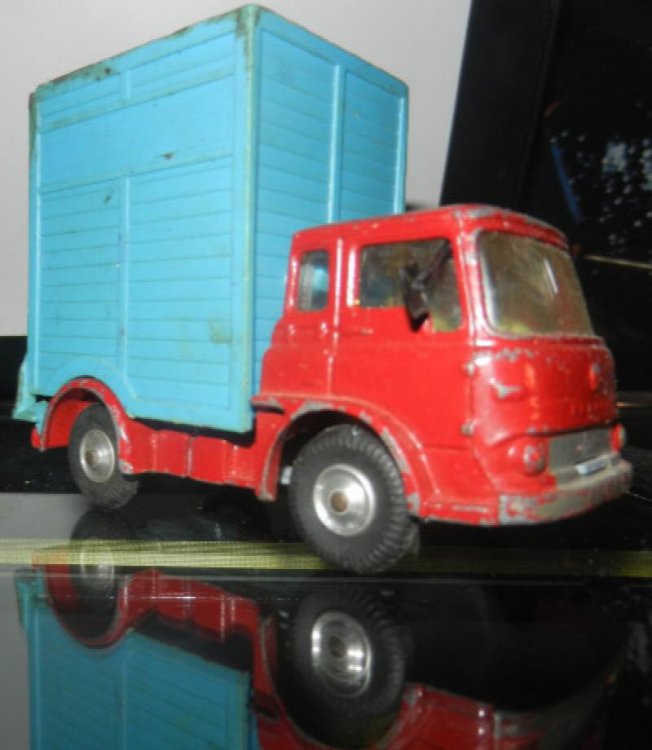 CORGI 503 BEDFORD TRACTOR UNIT - CHIPPERFIELDS CIRCUS