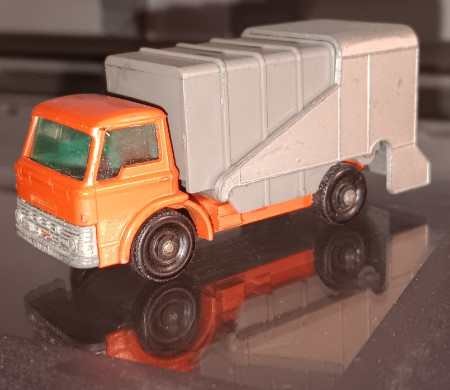 1960 Matchbox Lesney No. 7 Refuse Truck Orange Diecast 1.64 toy Classic Bedford