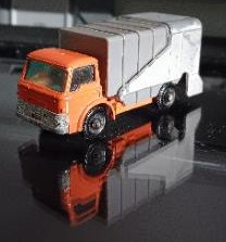 Vintage 1960's Matchbox Lesney No 7 Orange Refuse Truck made in England L2