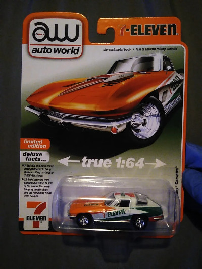 Mint on card 7-11 AW Auto world limited edition true 1:64 1967 Chevy Corvette #1
