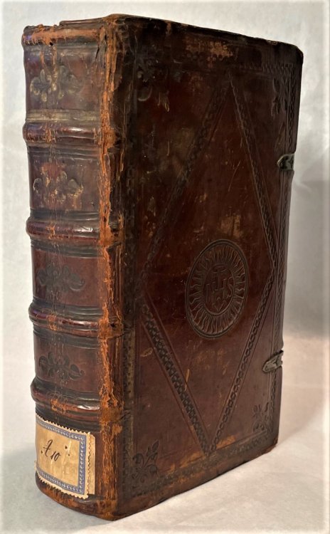 Catechismus ex Decreto Sacrosancti Concilii Tridentini, Iussu Pii V. Pont. Max. editus. Nunc primum in capita, sectioneq distinclus, variisq, Patrum sententiis, & auctoritatibus munitus. Accessere duo indices, quorum alter docet, qua ratione ea, quae in hoc opere traduntur, ad Euangelia Dominicalia,