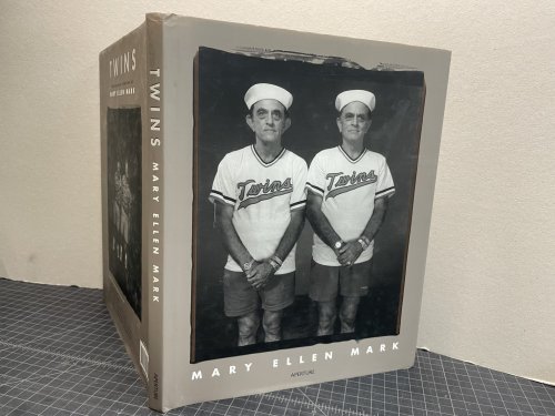 Image for TWINS : Mary Ellen Mark ( signed ) TWINS : Mary Ellen Mark ( signed )